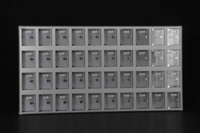 Şeffaf İsimlikli 40 Adetlik Cep Telefonu Dolabı