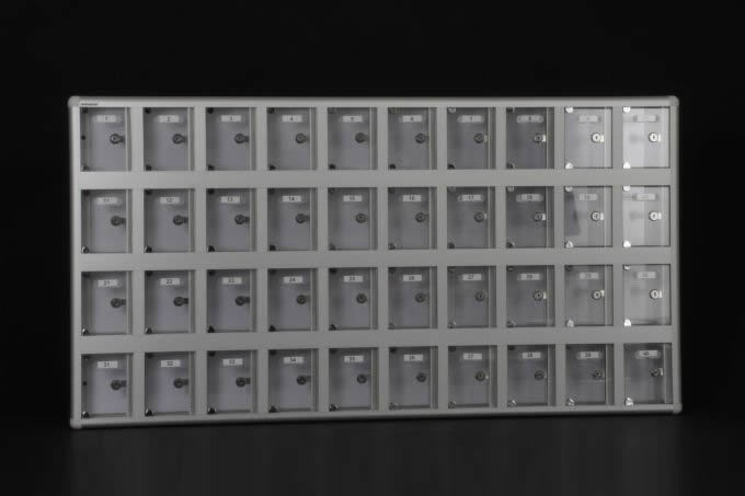 Şeffaf İsimlikli 40 Adetlik Cep Telefonu Dolabı