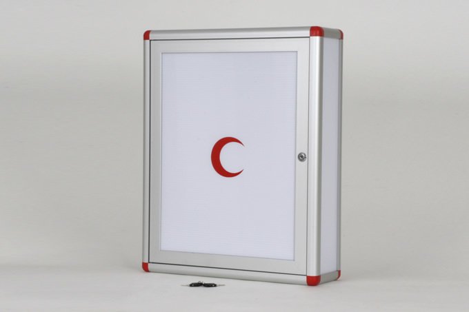 Ecza Dolabı Kilitli Kırmızı Köşeli