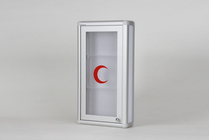 Medium-sized medicine cabinet with transparent lid.