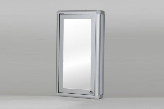 Aynalı banyo dolabı kulplu