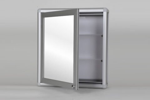 Aynalı banyo dolapları kulplu ve mıknatıslı