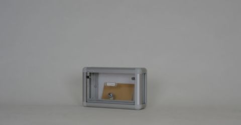 Boîte aux lettres horizontale transparente avec étiquette nominative