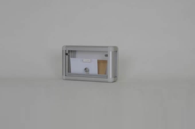 Boîte aux lettres horizontale transparente avec étiquette nominative