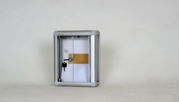 İsimlikli Şeffaf Dikey Posta Kutusu